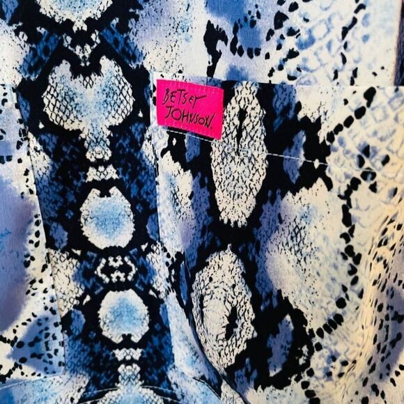 Betsey Johnson scrub top woman’s size XX small NEW - Picture 4 of 6